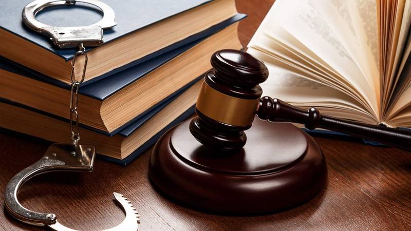 70 yaşlı sabiq direktor məhkəmədən gizləndi - Axtarışa verildi (FOTO)