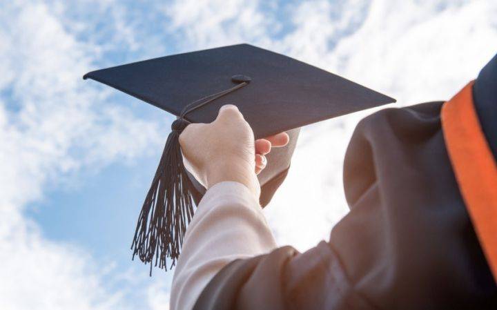 Azərbaycanın bu tanınmış şəxsi oğlu ilə eyni gündə tələbə adını qazandı - FOTO