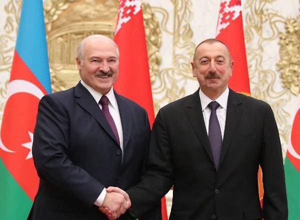 Prezident Lukaşenkoya zəng etdi 