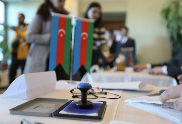 Azərbaycanda ən yaşlı qadın və kişi seçici kimdir? 