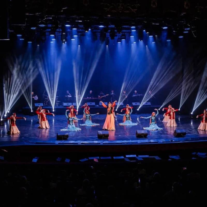 Azərbaycan Dövlət Rəqs Ansamblı Çelyabinskdə festivalda çıxış edib - FOTOLAR