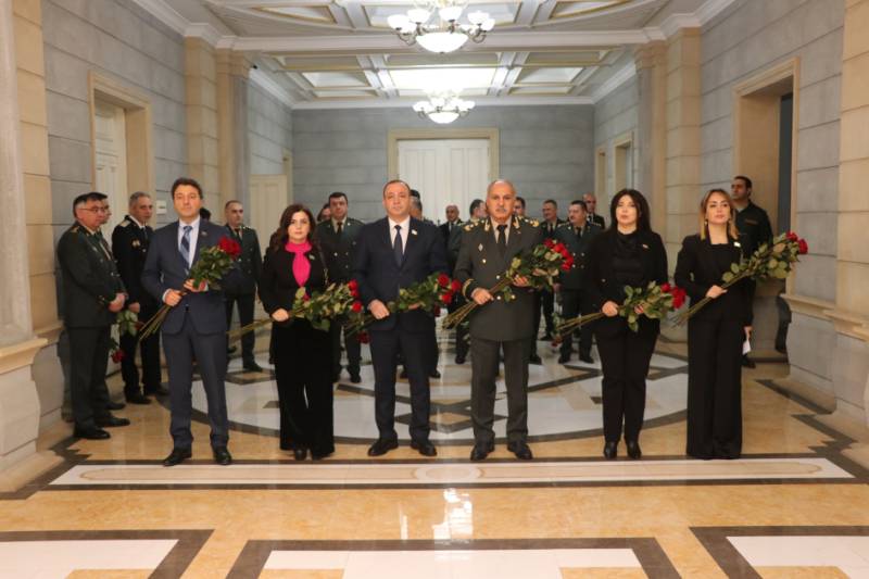 Hərbi Prokurorluqda Heydər Əliyevin vəfatının 21-ci ildönümü ilə bağlı anım mərasimi keçirildi - FOTOLAR