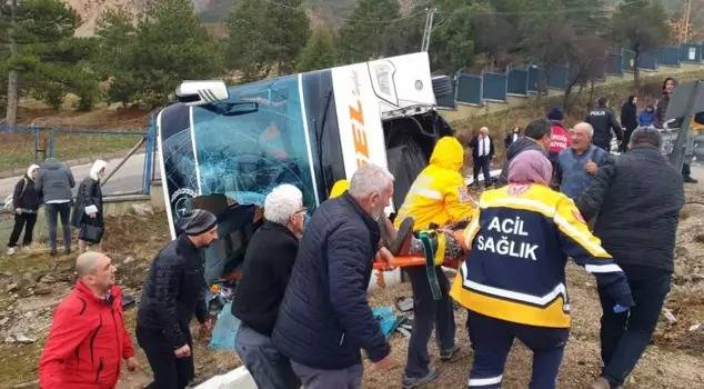 Türkiyədə avtobus ağır qəzaya düşdü: 18 nəfər yaralandı - FOTO