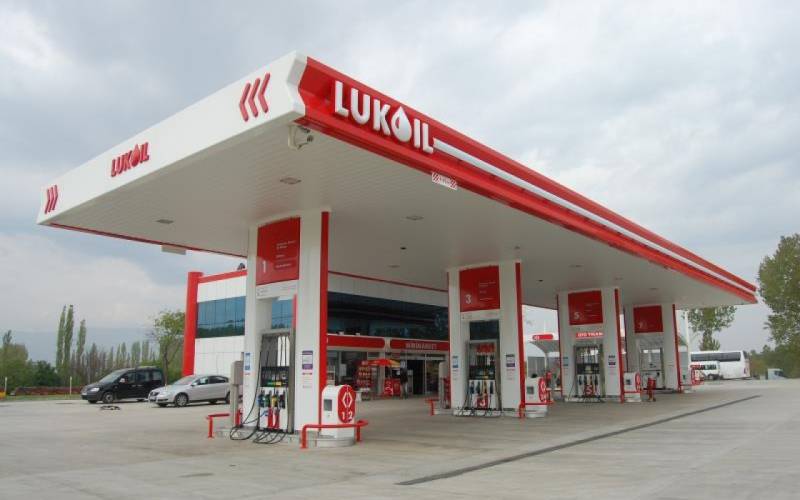 \"Lukoil\" benzinə su qarışdığını təsdiqlədi - RƏSMİ