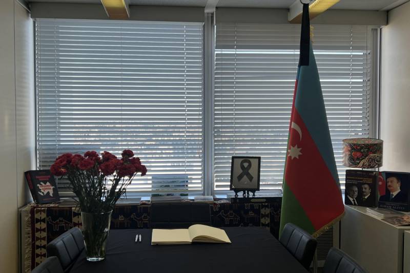 UNESCO yanında Daimi Nümayəndəliyimizdə qəza qurbanlarının xatirəsi anılır 