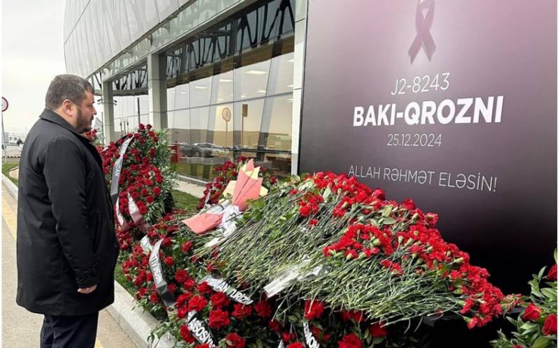 Ukrayna səfiri qəza qurbanlarının xatirəsini yad edib 