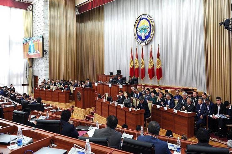 Bu ölkə “ov”, “yev”, “oviç\" li soyadlarından imtina edir 