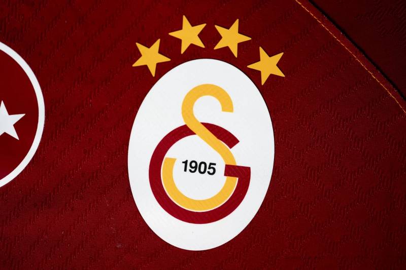 \"Qalatasaray\" özünə yeni müdafiəçi tapdı - FOTO