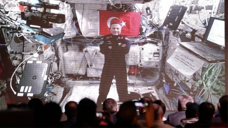 Türkiyənin ilk astronavtı Beynəlxalq Kosmik Stansiyadan ayrıldı