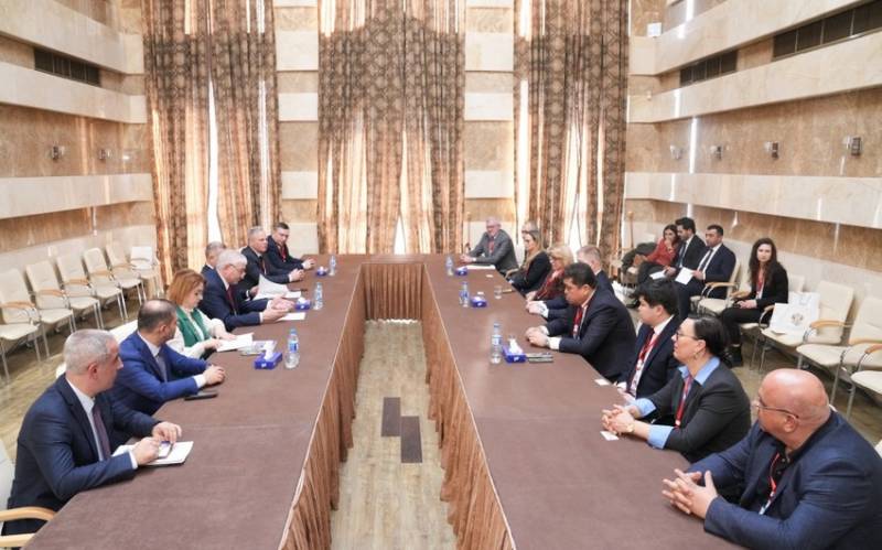 Məzahir Pənahov xarici ölkələrin MSK nümayəndələri ilə görüşdü