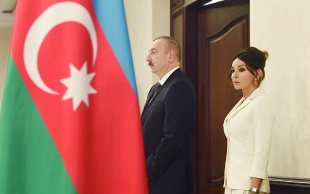 İlham Əliyev ailəsi ilə Xankəndidə səs verdi - VİDEO