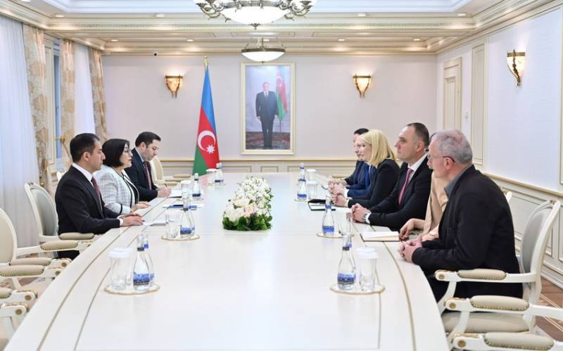 Spiker İtaliya və Serbiya müşahidə missiyalarının üzvləri ilə görüşdü