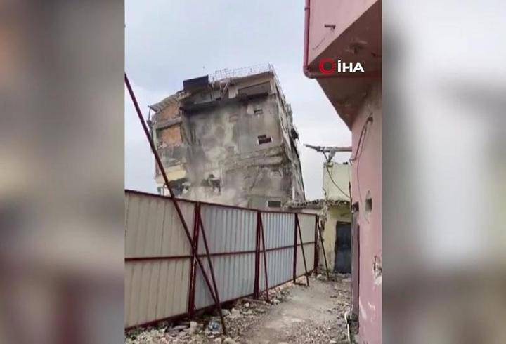 Bina kağız qüllə kimi uçdu - VİDEO
