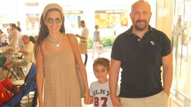 Bergüzar Korelin üzünü göstərmədiyi oğlu anasının boyunu keçdi - FOTO