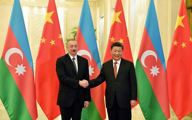 İlham Əliyev Si Cinpini təbrik etdi