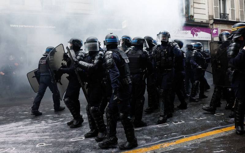 Fransada polis etirazçılara güc tətbiq etdi