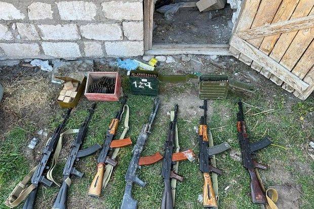 Ağdamda evin zirzəmisindən silah-sursat tapıldı