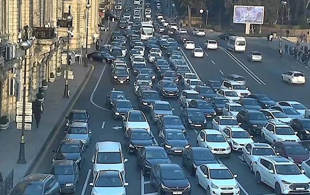 Bu yollarda tıxac var - SİYAHI