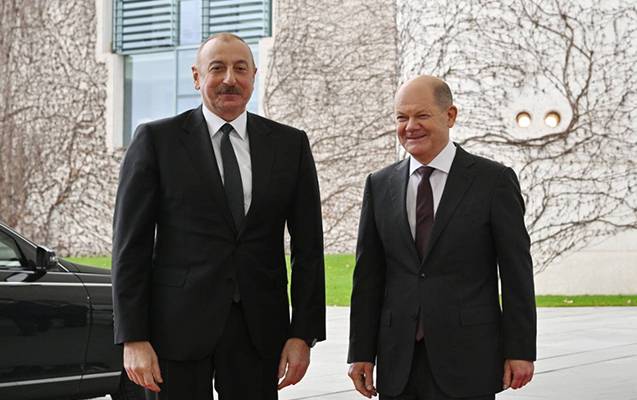 Olaf Şolts İlham Əliyevi təbrik etdi