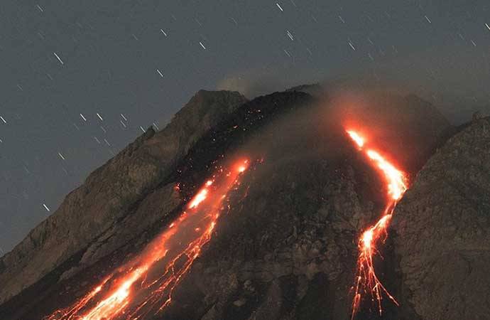 Yaponiyada Sakuracima vulkanı püskürdü - Külləri 5 km qalxdı