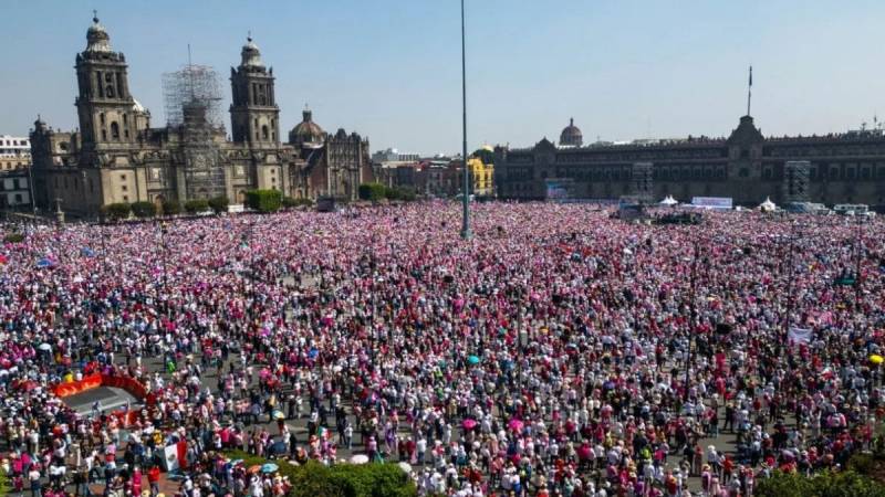 Meksikada minlərlə insan küçələrdə