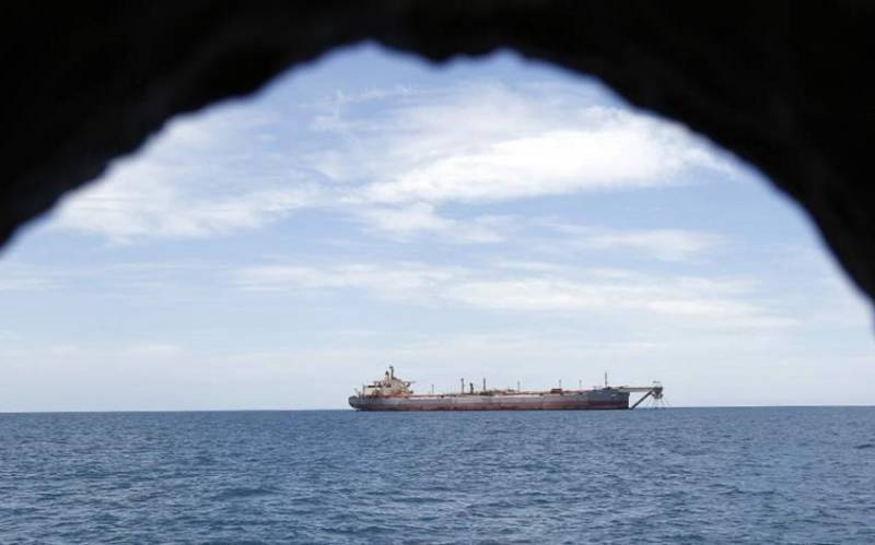 Husilər Böyük Britaniyanın gəmisinə hücum etdi