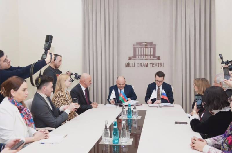 Akademik Milli Dram Teatrı və Aleksandrinski Teatrı arasında Memorandum imzalandı