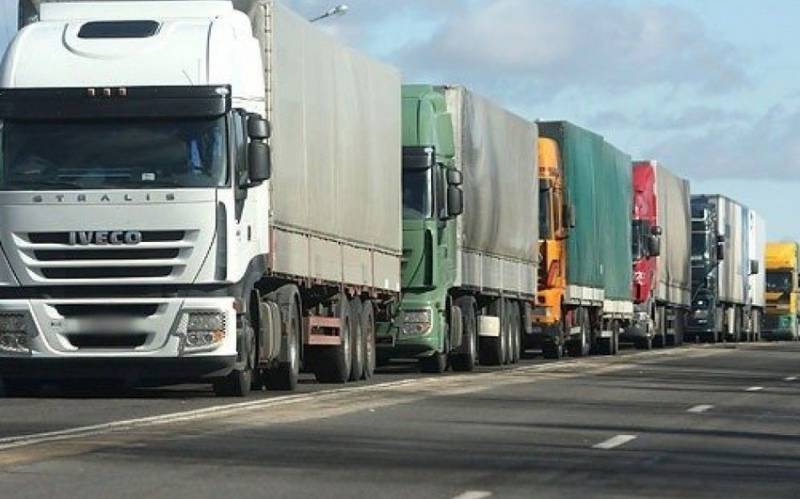 “Astara” gömrük postunda gözləyən yük maşınlarının sayı - FOTO