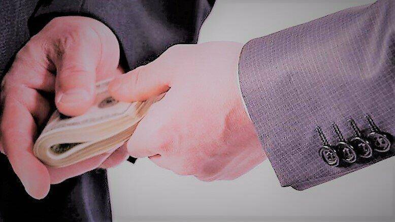 Keçmiş baş nazir müsahibə üçün jurnalistdən bir milyon dollar  istədi - FOTO