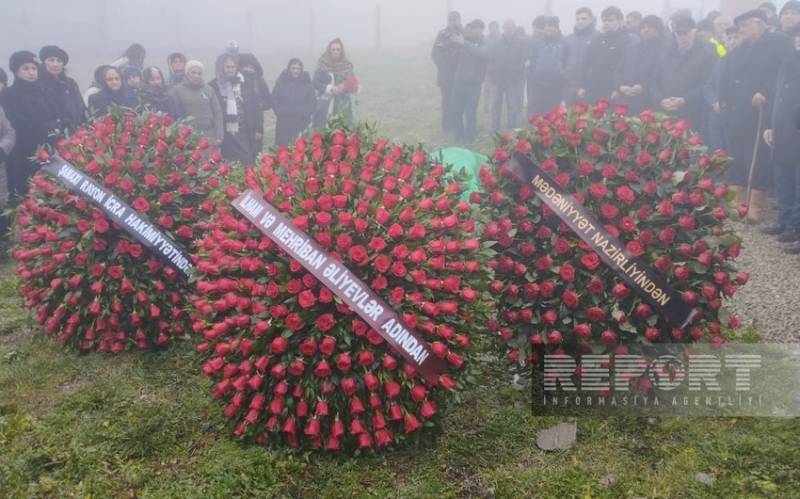 Prezident və xanımı Mövlud Süleymanlının dəfninə əklil göndərdilər