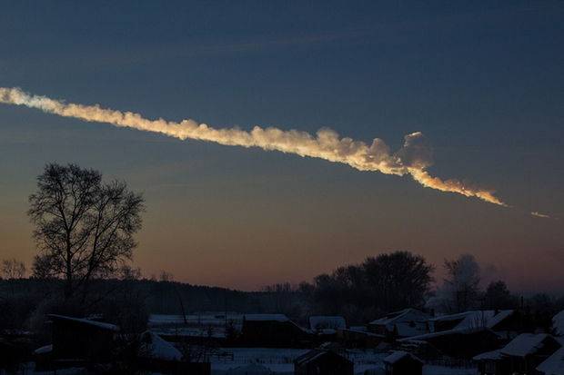 İnsan nəzarətindən çıxan 2 tonluq peyk Yerə düşdü - FOTO