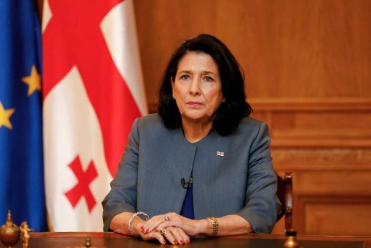 Gürcü prezident Rusiyanı qınadı, Ukraynanı DƏSTƏKLƏDİ