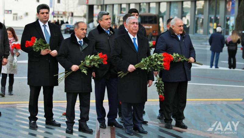 AAYDA-nın rəhbərliyi Xocalı soyqırımı abidəsini ziyarət etdilər - FOTOLAR