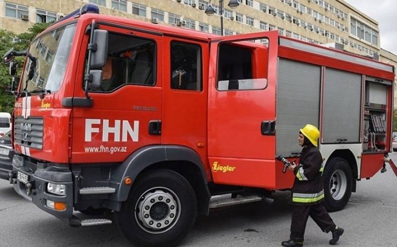 Bakıda yaşayış binasında yanğın - Sakinlər təxliyə olundu