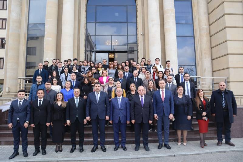 Yasamal rayonunda “Heydər Əliyev-Unudulmaz Lider” adlı foto xalça sərgisi təşkil olundu - FOTOLAR