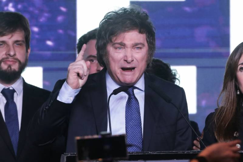 Məhkəmə Prezident Mileyin qərarına qarşı çıxdı