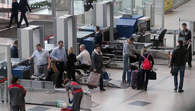Aeroportda baqajdan qumbara tapıldı
