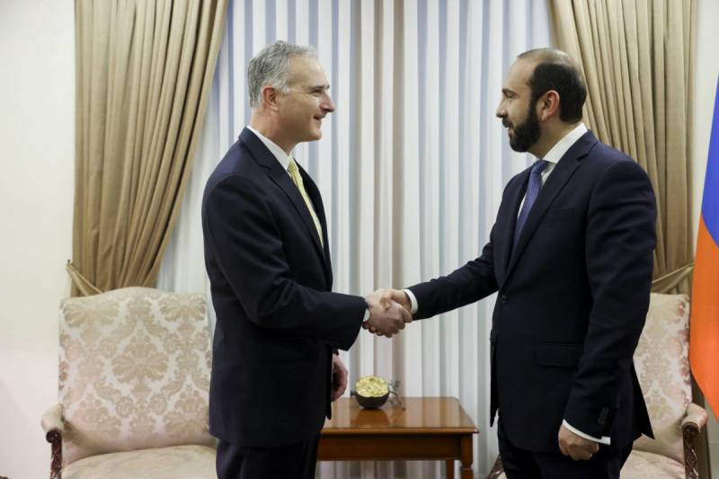 Mirzoyan Blinkenin müşaviri ilə danışıqlar apardı 