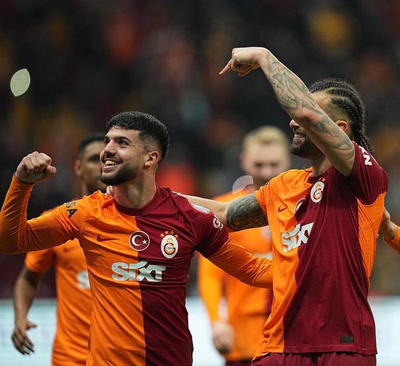 “Qalatasaray” Bardakçının maaşını artırdı - FOTO