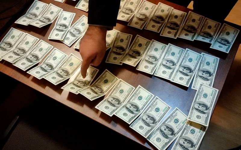 Saxta dollar satan dəstə üzvləri saxlanıldı - FOTO/VİDEO
