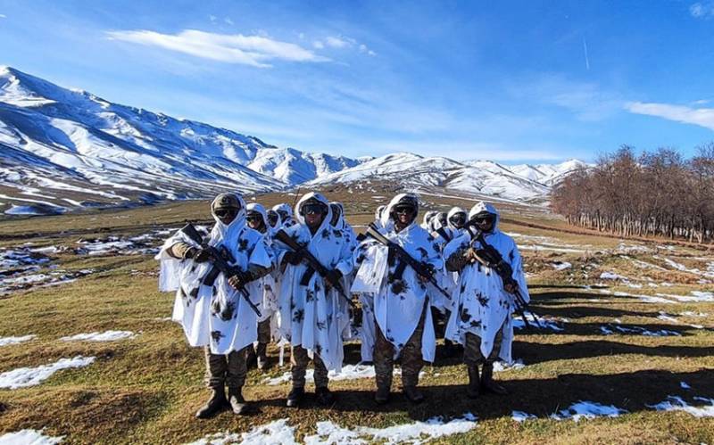 Komando bölmələri ilə məşğələlər keçirilir - FOTO