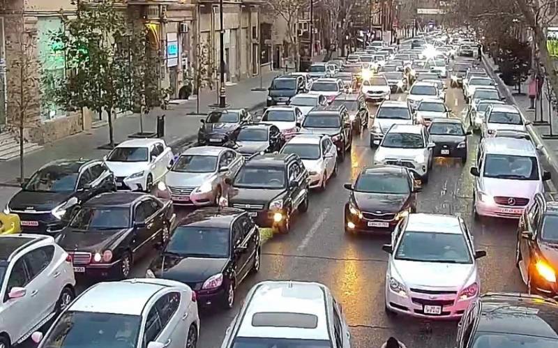 Hazırda Bakının əsas yollarında tıxac var - SİYAHI