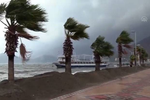 Fırtınalı hava ilə əlaqədar gəmilərə XƏBƏRDARLIQ