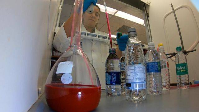 \"Plastik yeyib-içirik\" - Həkimdən açıqlama