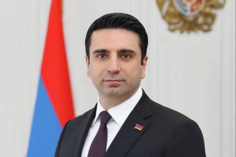 \"İrəvanla Bakı arasında birbaşa danışıqların aparılması istisna deyil\" - Simonyan