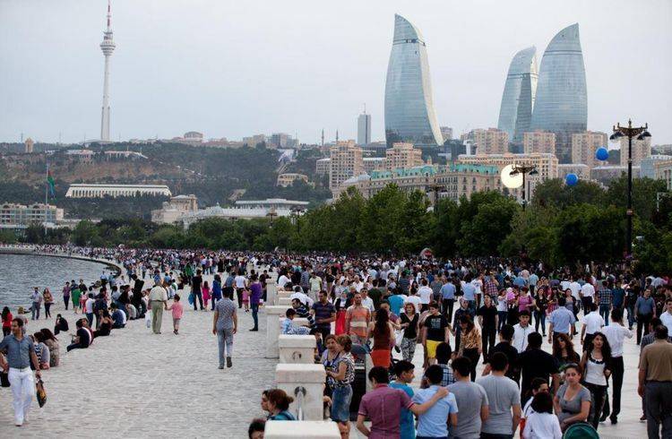 Bakıda nə qədər əhali yaşayır? 
