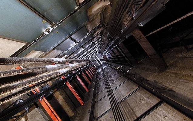 Lift qırıldı, 4 nəfər yaralandı 