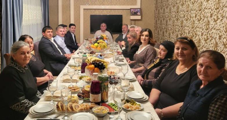 Azərbaycanda icra başçısı elçiliyə getdi: Qız evi bu cavabı verdi - VİDEO