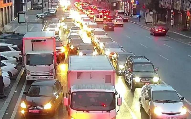 Bakının bəzi yollarında tıxac var - SİYAHI