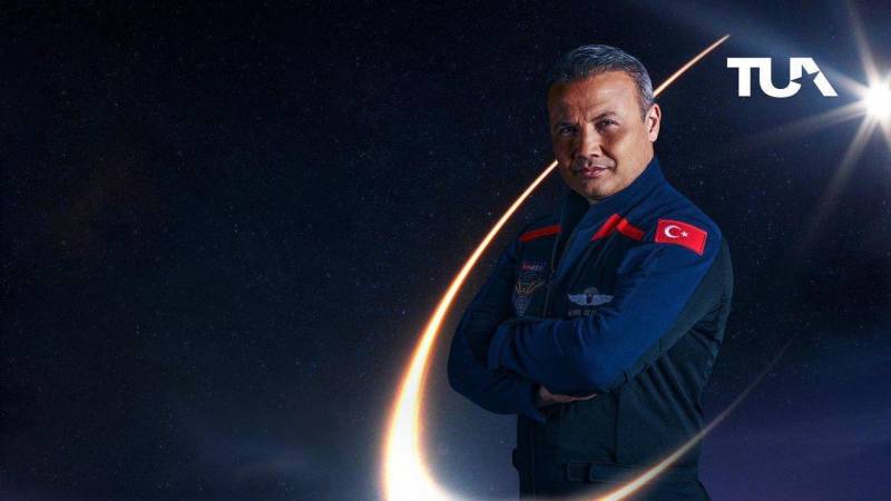 Ekipaj kosmik stansiyaya çatdı - VİDEO